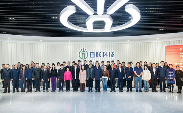 全国人大常委会副委员长、民革中央主席郑建邦参访米兰·(milan)科技