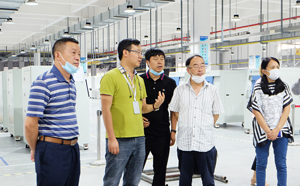 重庆市北碚区一行领导对米兰·(milan)科技总部进行参观调研